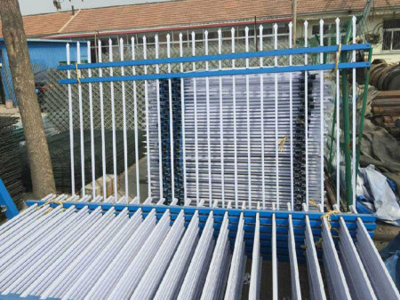 鋅(xīn)鋼護欄